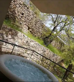 Maison avec jacuzzi au cœur des montagnes